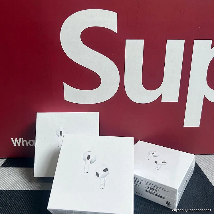 Apple AirPods Pro Earbuds Gift Set