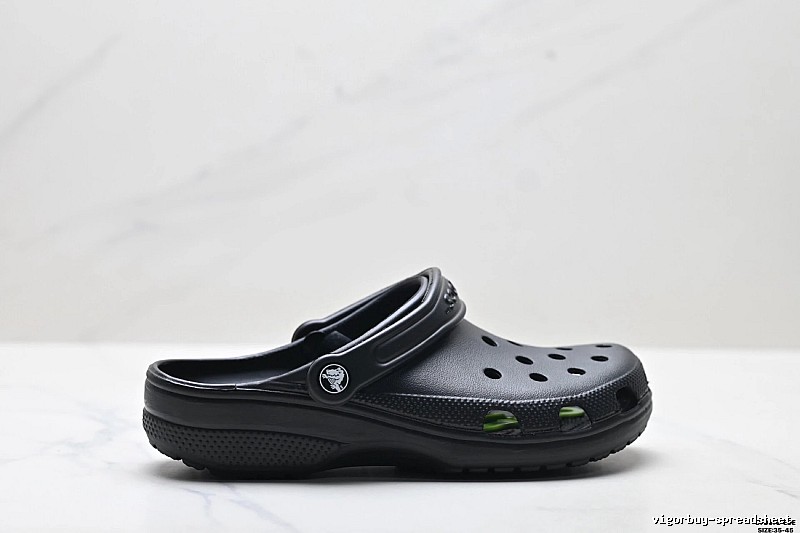 Crocs Classic Clog in simple black style