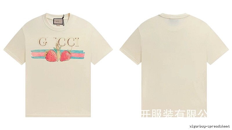 Gucci Vintage Off-white T-shirt with Strawberry Rabbit Print