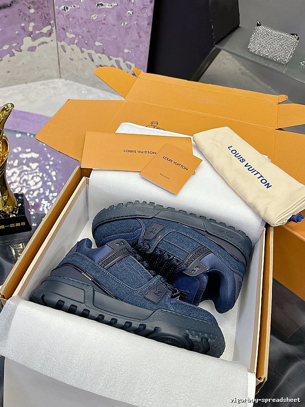 Louis Vuitton Blue Shearling Sneaker with Blue Low-top for Casual Outfits