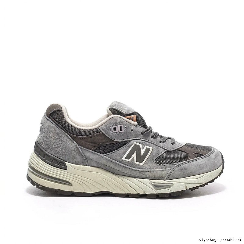 New Balance retro-style grey sports shoes