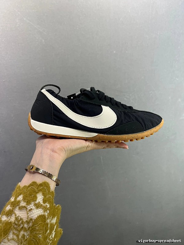 Nike Black Waffle-Sole Runners with Padded Collar