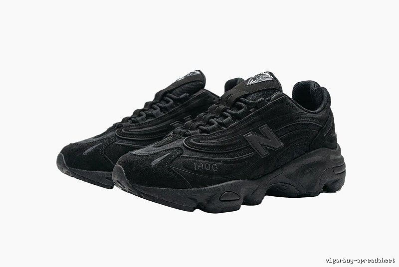 Retro-style black shoes of New Balance