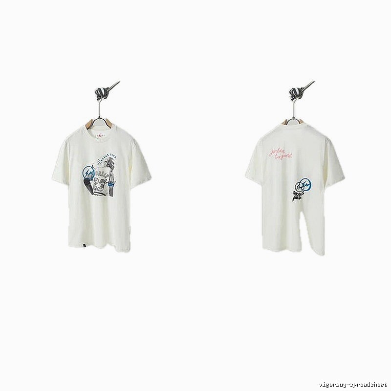 Travis Scott x Jordan Co-branded Graffiti-style Off-white T-shirt